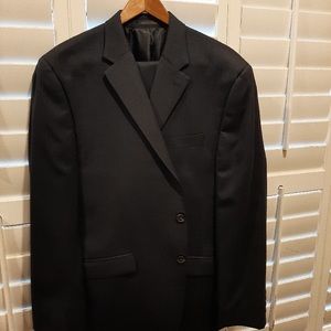 Chaps Navy Suit
Very good condition. Only worn a few times.
100% wool
